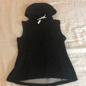 Sleeveless full-zip hoodie